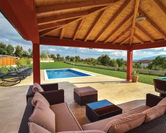 Stunning Home In Rumin With 5 Bedrooms, Wifi And Outdoor Swimming Pool - Hrvace - Pool