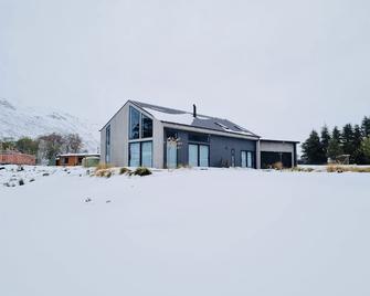 Stunning, Alpine House - Kingston - Building