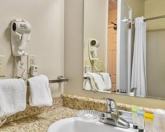 Ground Floor Suite for 6 with Patio - Pool and Hot Tub - Ocean Shores