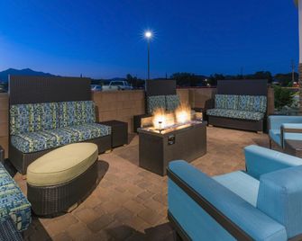 Home 2 Suites by Hilton Kingman - Kingman - Parveke