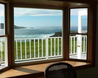 Mendo Village Luxury Oceanfront Penthouse, Dog Friendly, Views, Walk Everywhere! - Mendocino - Balcony