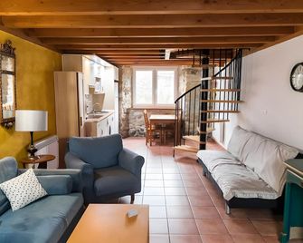 Apartment in Alsasua with Shared Pool, Garden, and Barbecue - Alsasua - Sala de estar
