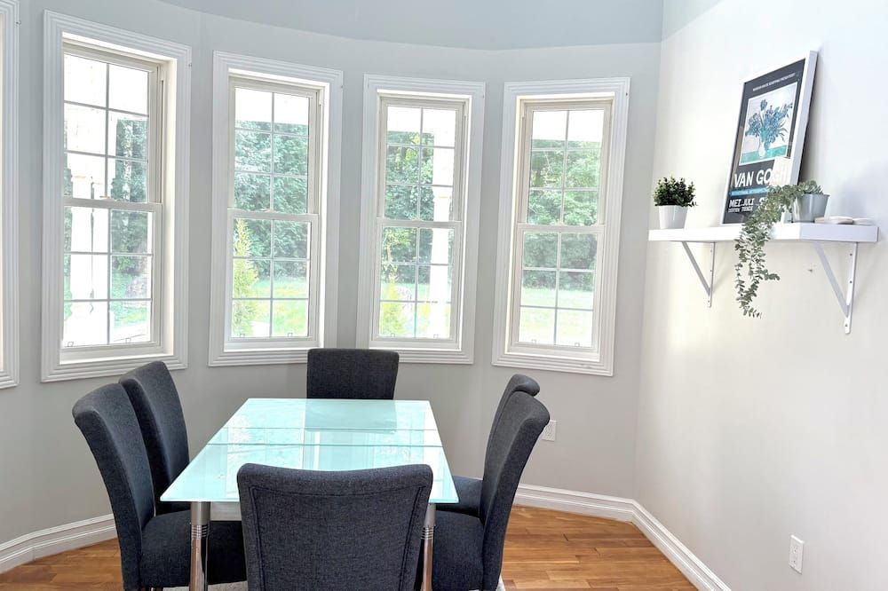 Cozy Family Acton Retreat Backyard fun - Halton Hills - Comedor