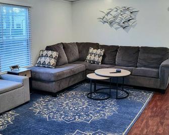 Cute Shawnee Twin Lakes home sleeps 10&has it all! - Shawnee - Huiskamer