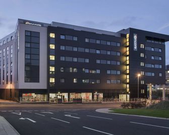 Ramada by Wyndham Staten Island - Staten Island - Building