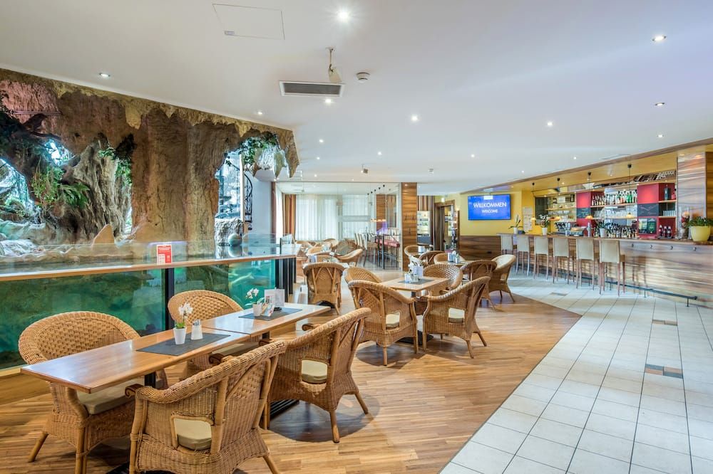 Novapark Flugzeughotel Graz - גראץ - מסעדה