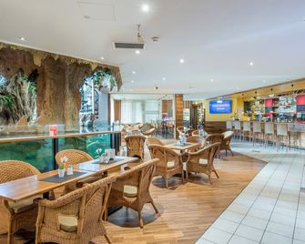 Novapark Flugzeughotel Graz - גראץ - מסעדה