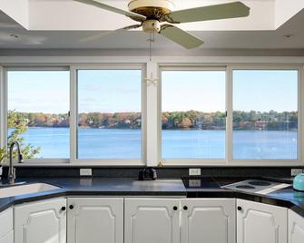 Mayflower by the Bay - South Yarmouth - Kitchen