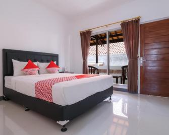 OYO 2548 Rasa Sayang Inn - South Kuta - Bedroom