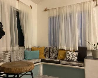 Apartment with pool 10 minutes from Playa Chahue - La Crucecita - Sala de estar