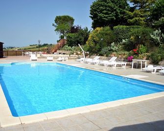 Agriturismo Oasi Belvedere - Monte San Pietrangeli - Piscina