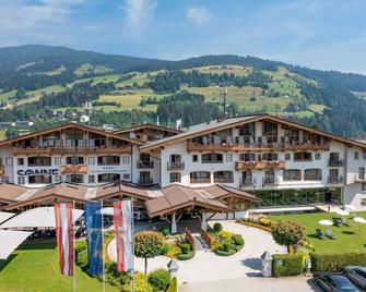 Hotel Sonne 4 Sterne Superior - Kirchberg in Tirol - Bâtiment