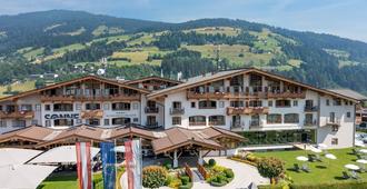 Hotel Sonne 4 Sterne Superior - Kirchberg in Tirol - Rakennus