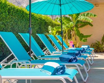 Lions Gate Estate - Walled & Gated Estate Home. Walk to Town - Palm Springs - Patio