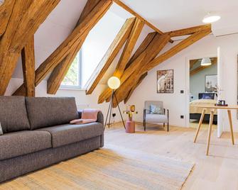 limehome Dachau Konrad-Adenauer-Str - Dachau - Salon