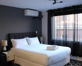 Studio 23 - City Pad with Free Parking - Launceston - Bedroom