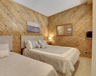 On the Water: Oceanfront Sand Dollar Beach Townhome with Stunning Views & Direct Beach Access - La Selva Beach - Bedroom