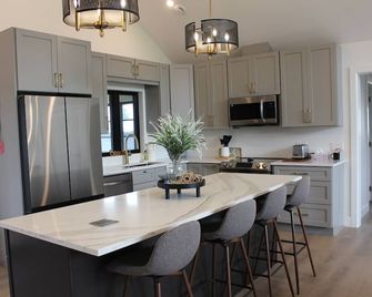 Newly Built Coastal Cottage, Minutes To Lakeside Beach & Crowbush Golf Course - Morell - Kitchen