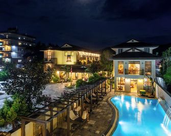 Atithi Resort & Spa - Pokhara - Piscina