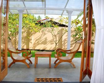BoBo s Bed & Breakfast - Ahungalla - Binnenhof