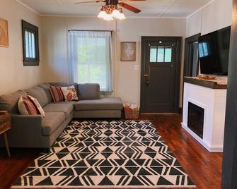 Riverfront Bungalow on the New River Dries - Glen Ferris - Sala de estar