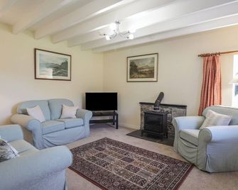 Rarsaidh, Pet Friendly, Character Holiday Cottage In Arnisdale - Kyle - Living room
