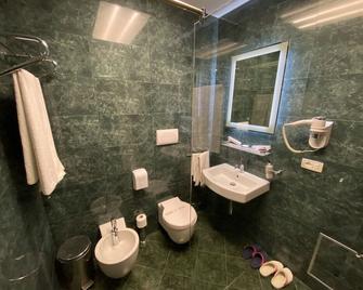 The Red Bricks Hotel - Shkodër - Badkamer
