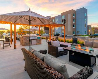 Fairfield Inn & Suites by Marriott Leavenworth - Leavenworth - Innenhof