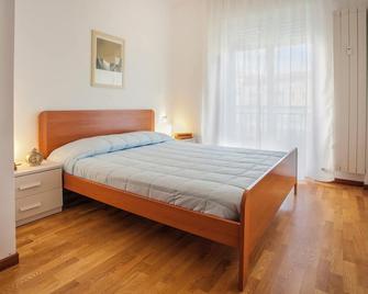 Central quiet flat Free Parking - Bérgamo - Habitación