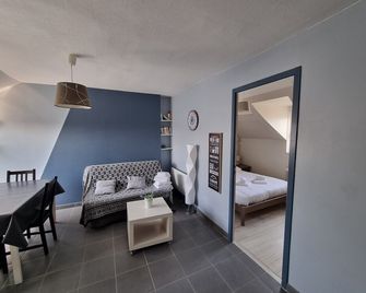 Peaceful apt at 2 steps from the beach - Luc-sur-Mer - Wohnzimmer