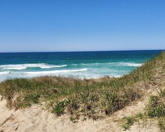Ocean Views! Immaculate Quintessential Nantucket Beach Cottage See Virtual Tour. - Siasconset - Beach