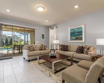 Bright Elegant Home at Solterra Resort! Sol103 - Davenport - Wohnzimmer
