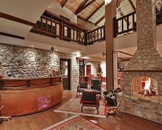 Aesko Resort - Vytina - Recepción