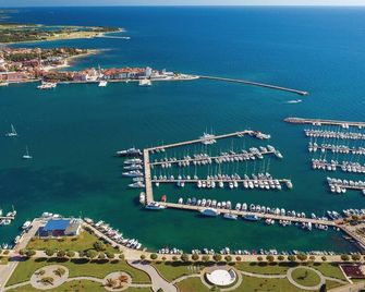 Beautiful Apartment In Umag With Wifi - Umago - Vista esterna
