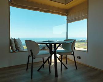 Peninsula Suites - Hellnar - Balcón