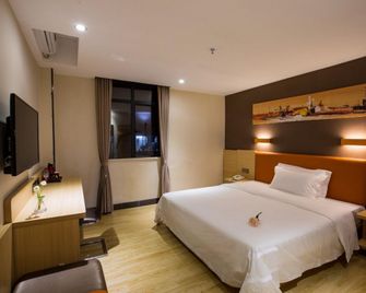 Huanpeng Holiday Hotel (Tianjin Haihe East Road Wanda Center Branch) - Tianjin - Bedroom