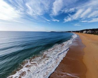 Beach & Lake Narrabeen Apartment With Outdoor Bbq - Narrabeen - Strand