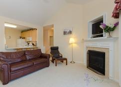 20524 Beach & Pool Condo - Mackinaw City