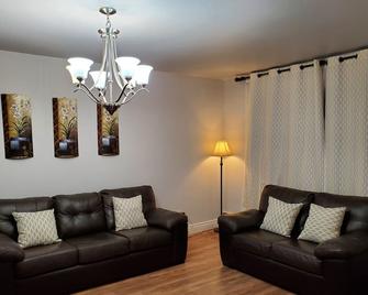Chalet St-Léo Rc - Montreal - Living room