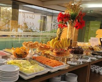 Hotel Dan Inn Express Porto Alegre by Nacional Inn - Porto Alegre - Buffet