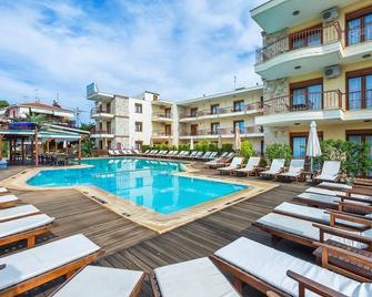 Nereides Hotel - Chaniotis - Pileta