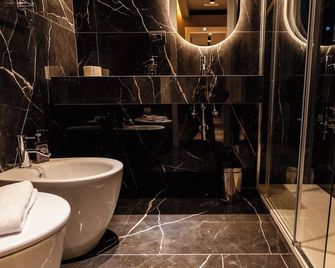 Whim Collection Trastevere - Rome - Bathroom