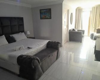 lifestyle lodge hotel - Vereeniging - Schlafzimmer