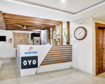 Hotel O J3 Royal Guest Rooms - Guntūr - Front desk