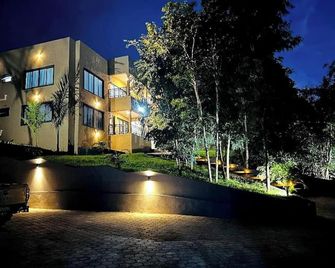 The Kwasu Apartments. Relaxing Garden Mountain Views Ka-1 - Chipata - Edificio