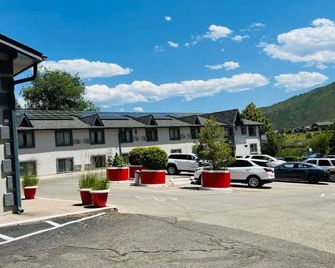 Adventure Inn - Glenwood Springs - Glenwood Springs - Building