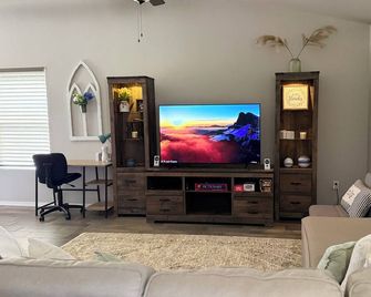 Beautiful and cozy home, perfect for long stay - Alamogordo - Olohuone