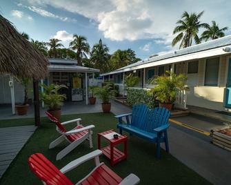 Seashell Motel and International Hostel - Key West - Innenhof
