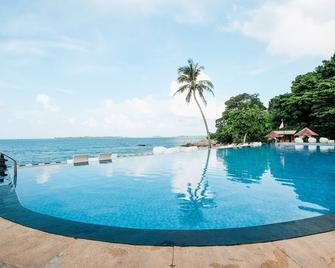 Bintan Pearl Beach Resort - Telukbakau - Pool