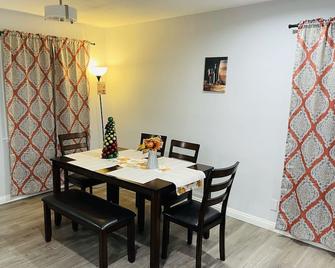 2-8 people/3 bedrooms/2bathrooms/comfortable mattress - La Puente - Dining room